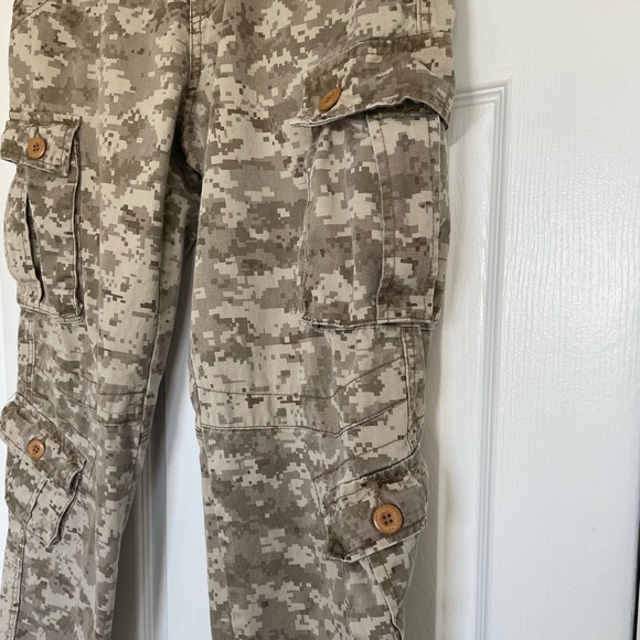 Camo Cargo Pants Size 32 - Picture 4 of 11